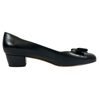 Ferragamo Ferragamo Vara Bow 30 Pumps in Black Calf Leather