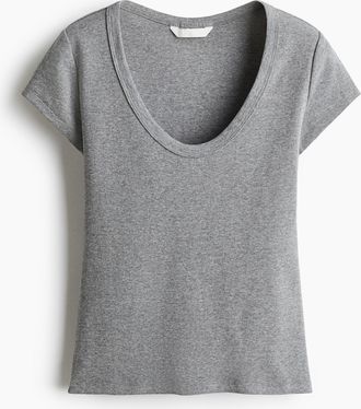 H&M Geripptes T-Shirt mit U-Ausschnitt - Graumeliert