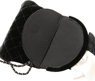 Chanel Clutches - 2005-2006 Quilted Velvet Camellia Wristlet Clutch - Gr. unisize - in Schwarz - für Damen