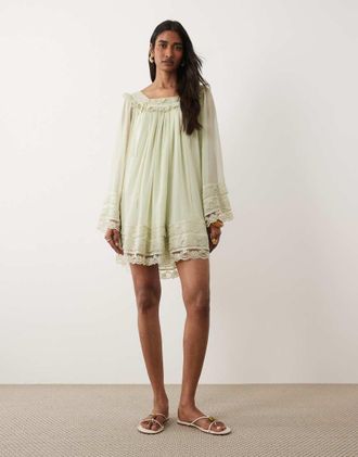 Miss Selfridge Vestito corto in chiffon e pizzo verde salvia