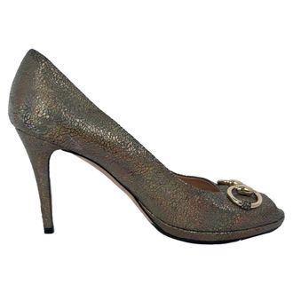 Gucci Gucci Holographic Crackle New Hollywood Horsebit Peep Toe Pumps in goudkleurig leer