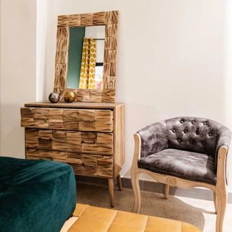 Wanderlust Deco Butaca de madera tapizada 61 x 61 x 71h cm