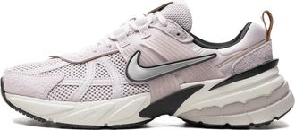 Nike Platinum Violet Retro-Futuristische Stijl Sneakers - Dames - Hardloopschoenen - Paars - 36 EU - Fitness
