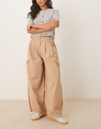 Asos Pantaloni oversize cargo con pieghe color pietra-Neutro
