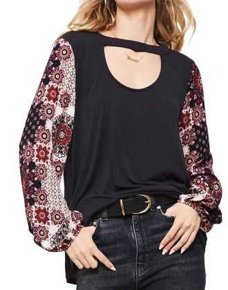 Promesa Floral Print Sleeve Knit Top In Black