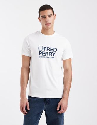 Fred Perry T-shirt bianca con grafica del logo-Bianco