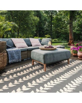 Safavieh Courtyard Noctara Power-Loomed Indoor/Outdoor Rug