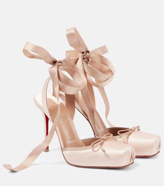 Christian Louboutin Salones Cassia 100 de crep&eacute; satinado
