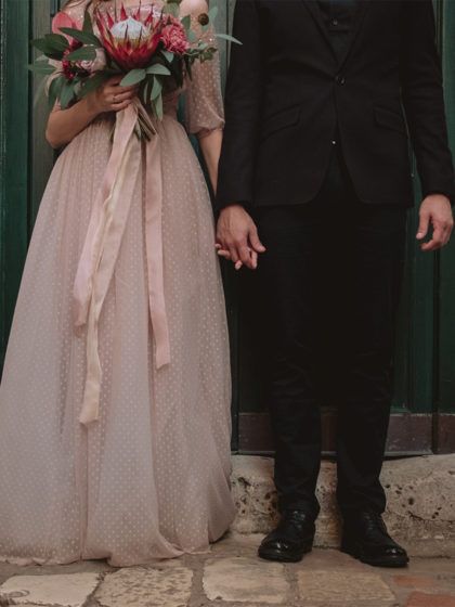 Die Brautkleider von Millennials sehen ganz anders als übliche Hochzeitskleider aus