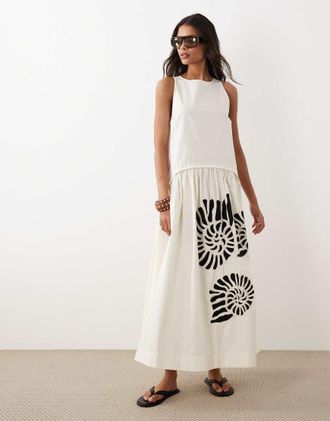 Asos Vestito lungo neutro con vita scesa e conchiglie ricamate colore neutro