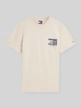 Tommy Jeans Regular Fit T-Shirt aus reiner Baumwolle mit R&uuml;cken-Print in Beige, Gr&ouml;&szlig;e XXL