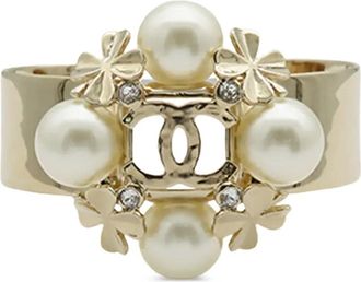 Chanel 2022 CC Gold Plated Faux Pearl Clover Cuff Bracelet costume bracelet - Goud