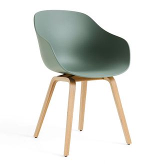 HAY About A Chair AAC 222, Eiche lackiert / fall green 2.0 (Kunststoffgleiter)