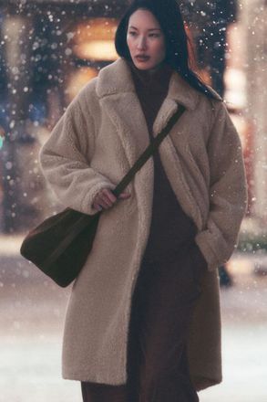 Alo | Oversized Sherpa Trench Jacket in Chai Latte Brown, Size: Large