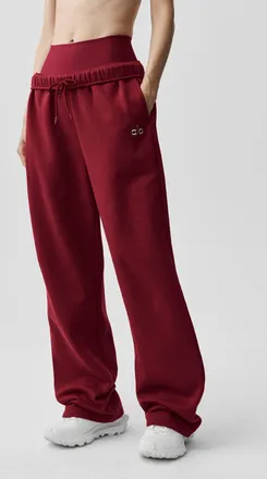 Alo | Accolade Straight Leg Sweatpant in Summer Romance Red, Size: Medium