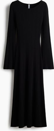 H&M Geripptes Strickkleid - Schwarz