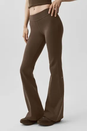 Alo | Airbrush Low-Rise Bootcut Legging in Espresso, Size: Medium