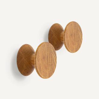 AM.PM Set van 2 kapstokken in massief eik &oslash; 8 cm, Arame