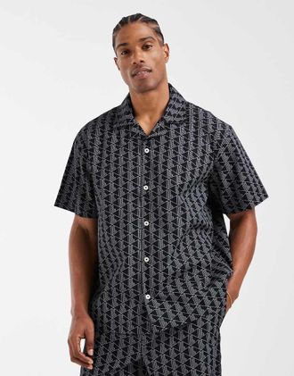 Lacoste Camicia nera con stampa di monogrammi-Nero