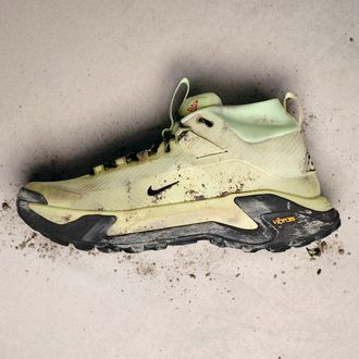 Nike Womens Nike ACG Zegama Hike Hiking Shoes in Yellow | IO7855-701