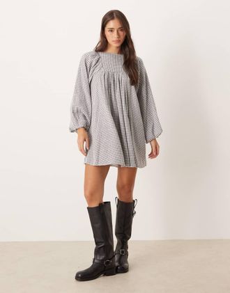 Asos Vestito corto stile babydoll grigio pied de poule in boucl&eacute; con maniche voluminose