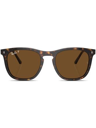 Ray-Ban Occhiali da sole squadrati RB2210 - Marrone