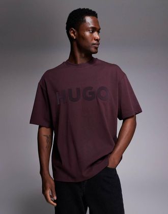 HUGO BOSS HUGO Red - Dinkee - T-shirt oversize bordeaux con stampa del logo tono su tono-Rosso
