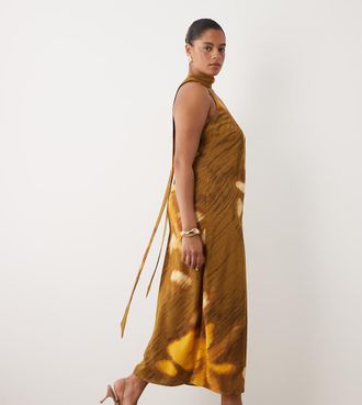 Asos Curve ASOS DESIGN Curve - Vestito midi tecnico con scollo rotondo e sciarpa con stampa astratta giallo ocra-Multi