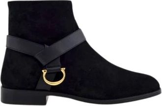 Carolina Herrera Zwarte su&egrave;de enkellaarsjes met gouden gesp - Dames - Enkellaarsjes - Zwart - 36 EU - Su&egrave;de - Schoenen