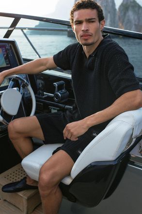 Alo | Coastline Knit Short Sleeve Polo Top in Black, Size: Medium