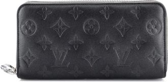 Louis Vuitton Coussin Zippy Wallet Monogram Embossed Lambskin small wallets - Grijs