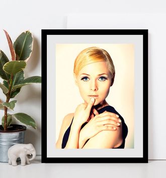 Queence Bild »Secilia« Art Bilder von Frauen Fashion Frau Kunst Magazincover Mode 1 Stk. tlg. HD Premium Poster-Druck inkl. Holzrahmen