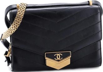 Chanel Medal Envelope Flap Bag Chevron Calfskin Small crossbody bag - Zwart