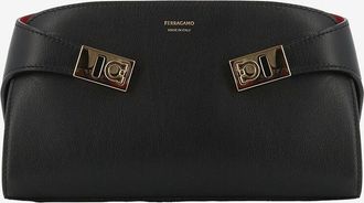 Ferragamo Mini-Umh&auml;ngetasche aus zweifarbigem Glattleder Hug