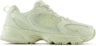 New Balance Unisex 530 in Grey Synthetic, size 4