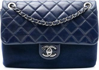 Chanel Borsa a spalla Paris Salzburg CC Edelweiss Flower in pelle di vitello lucida trapuntata e feltro con battente 2015-2016 - Blu