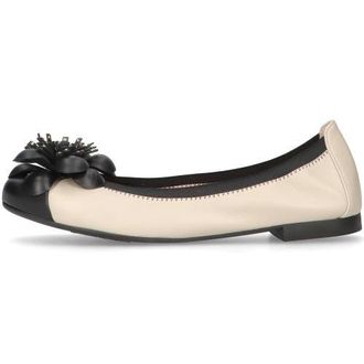 Pretty Ballerinas Flower ballet flat in Ivory at Nordstrom, Size 39.5