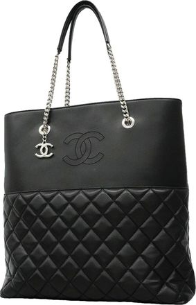 Chanel Black Leather Tote Bag (Pre-Owned)