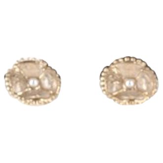Chanel Chanel Classic CC Logo Camellia Parel Oorbellen in Goud Metaal