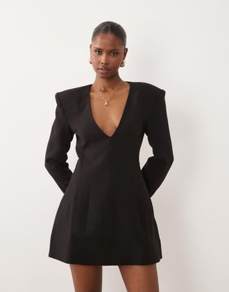 Bardot Vestito blazer mini sartoriale nero con scollo Bardot profondo e spalline imbottite
