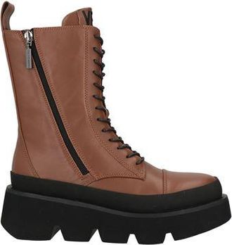 Emanuelle Vee Ankle boots