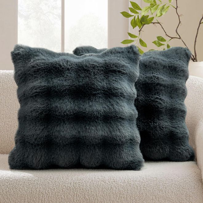 Miulee Kissenbezug Dunkelgraue 50x50 cm 2er Set Künstlich Pelz Kissenbezüge Kuschelkissen Welle Kissenhülle Dekokissen Dekorative Weiche Zierkissen Sofakisse ab 18,99 €