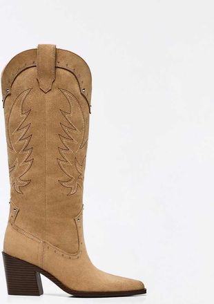 Bershka Stivaletti con tacco stile cowboy beige con borchie-Neutro