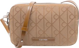 Calvin Klein Emblem Camera Bag - Bags - Mujer - Marr&oacute;n - ONE SIZE