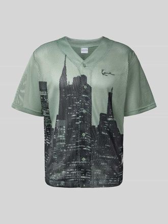 Karl Kani Modern Fit Freizeithemd mit V-Ausschnitt in Oliv, Gr&ouml;&szlig;e XXL