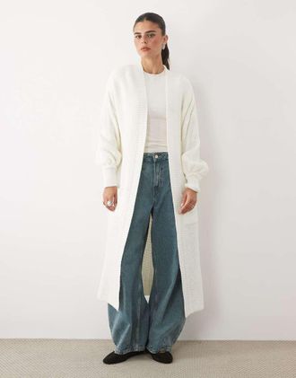 Missy Empire cardigan maxi oversize con maniche a palloncino in crema-Bianco