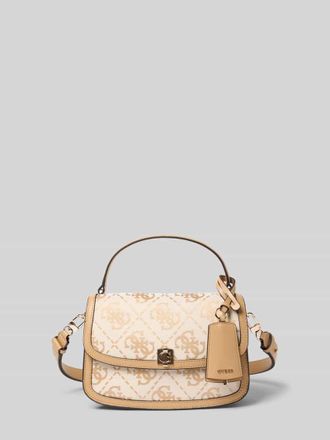 Guess Schultertasche mit &Uuml;berschlag in Beige, Gr&ouml;&szlig;e 1