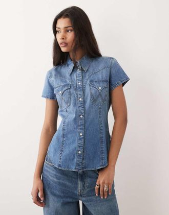 Wrangler Camicia di jeans stile western lavaggio blu medio con bottoni