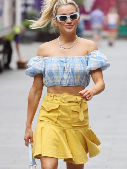 Scopriamo le spalle! 20 top off the shoulder per elevare gli outfit estivi