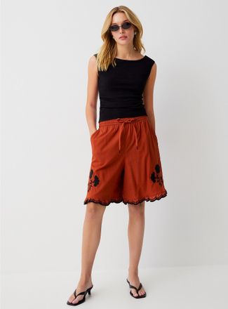 Icone Womens Embroidered flowers ruffled edging Bermuda short